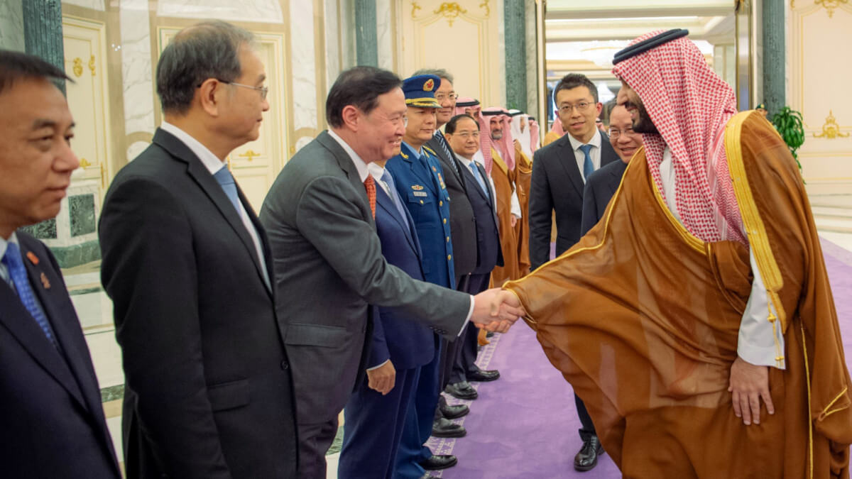 Su Alteza Real el príncipe heredero Mohamed bin Salman y el primer ministro del Consejo de Estado de la República Popular China, Su Excelencia Li Qiang, mantienen una sesión oficial de conversaciones – PHOTO/REDES SOCIALES
