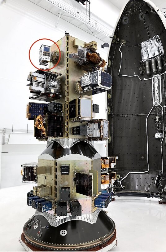 Imagen del dispensador de pequeños satélites de la misión compartida Transporter-11, que llevó al espacio a mediados de agosto al LUR-1 (señalado) y a cuatro Sateliot - PHOTO/SpaceX