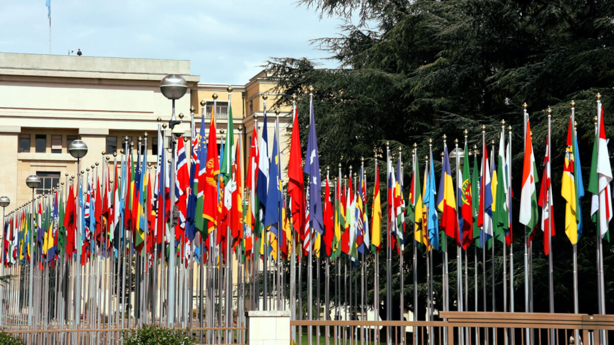 Imagen de los exteriores del “Palais des Nations” (Palacio de las Naciones Unidas) está ubicado en medio del Ariana Park a orillas del lago de Ginebra - <a data-cke-saved-href="https://depositphotos.com/es/?/ " href="https://depositphotos.com/es/?/ ">Depositphotos</a>