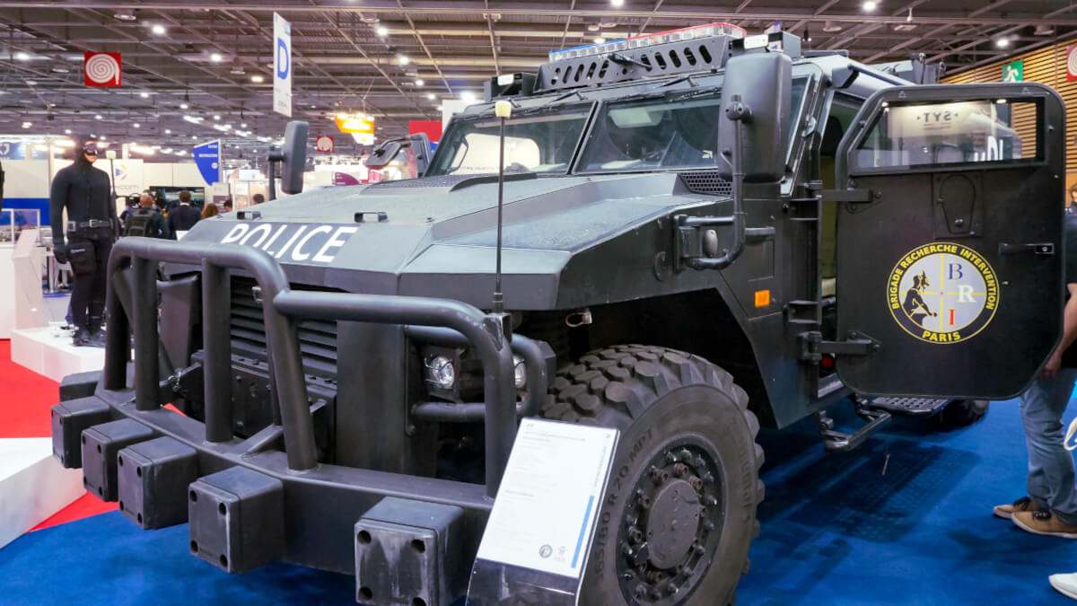 Sherpa APC, un vehículo blindado de transporte de tropas en servicio con el BRI francés (unidad SWAT), exhibido por su fabricante Arquus en Eurosatory Arms Show, París Nord Villepinte, Francia, 21 de junio de 2024 - PHOTO / SPECH / <a data-cke-saved-href="https://depositphotos.com/es/?/ " href="https://depositphotos.com/es/?/ ">DEPOSITPHOTOS</a>