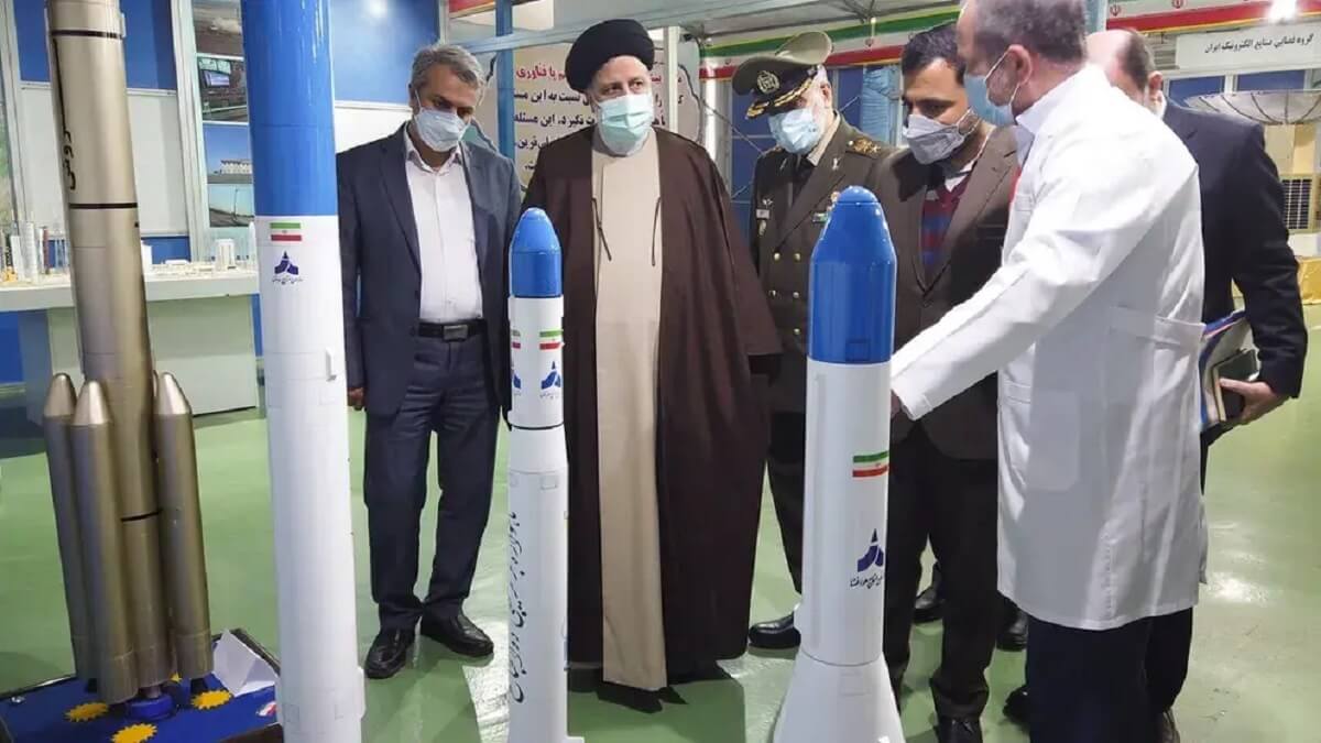 Desde que asumió la presidencia del país en 2021, el presidente Ebrahim Raisi dio un gran impulso al desarrollo y mejora de lanzadores y satélites. Pero falleció en accidente de helicóptero en julio pasado - PHOTO/Gobierno de la República Islámica Irán