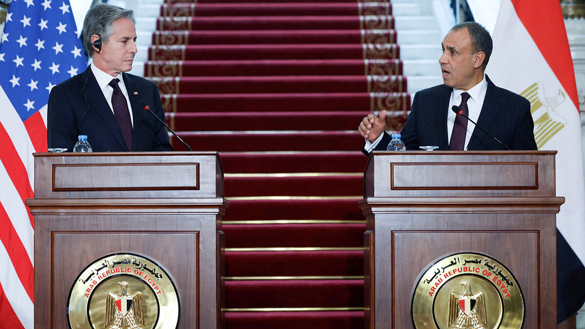 <p>El secretario de Estado de Estados Unidos, Antony Blinken, y el ministro de Asuntos Exteriores de Egipto, Badr Abdelatty, asisten a una conferencia de prensa conjunta en el Palacio Tahrir en El Cairo, Egipto, el 18 de septiembre de 2024 - REUTERS/ EVELYN HOCKSTEIN </p>