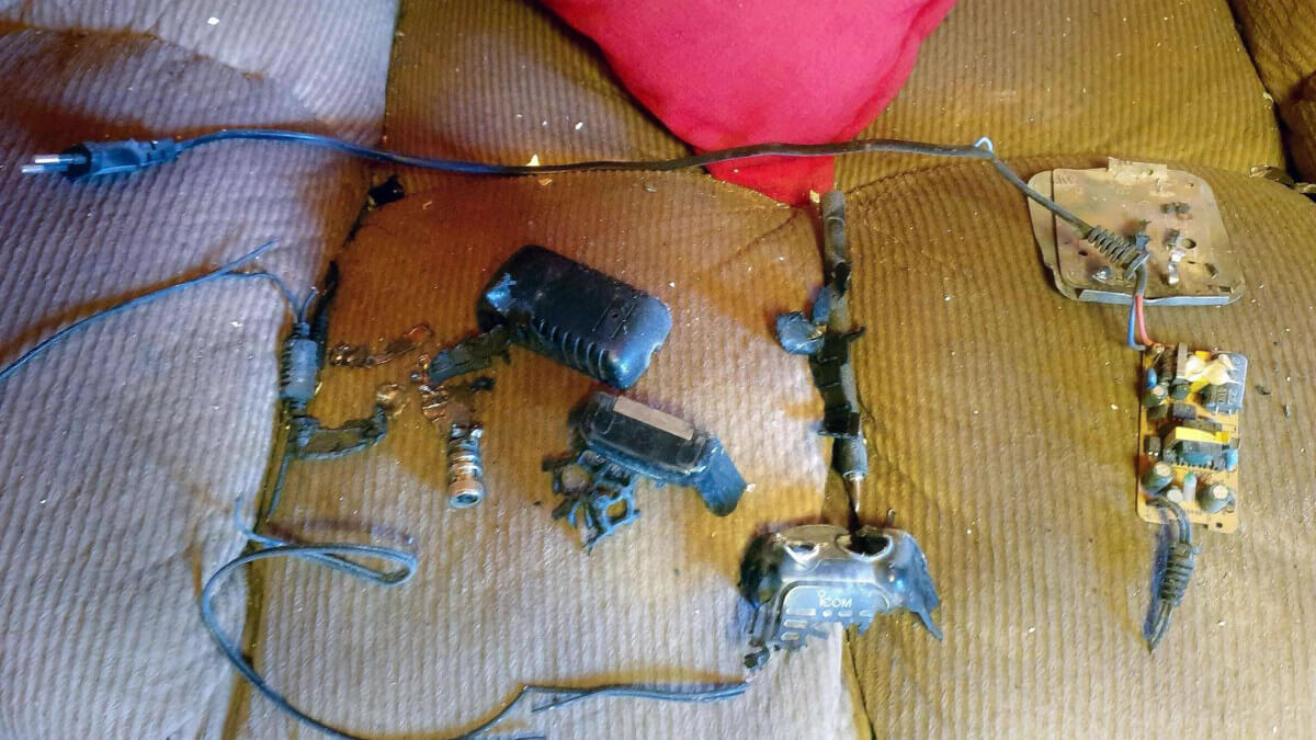 Restos de un dispositivo que explotó en una casa en Baalbek, Líbano - PHOTO/AFP