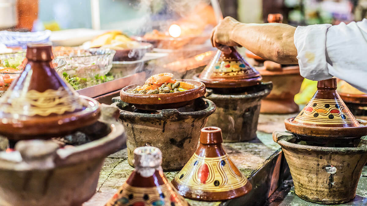El tajine también es uno de los platos famosos de Marruecos; este plato es conocido por su método de cocción único y sus muchas variedades - PHOTO/<a target="_blank" data-cke-saved-href="https://depositphotos.com/es/?/" href="https://depositphotos.com/es/?/">https://depositphotos.com/es/?/</a>