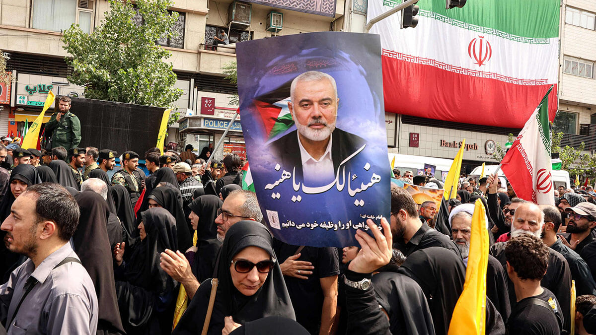 <p>Irán celebró procesiones fúnebres con llamados a la venganza después del asesinato en Teherán del jefe político de Hamás, Ismail Haniyeh, en un ataque atribuido a Israel - PHOTO/AFP </p>