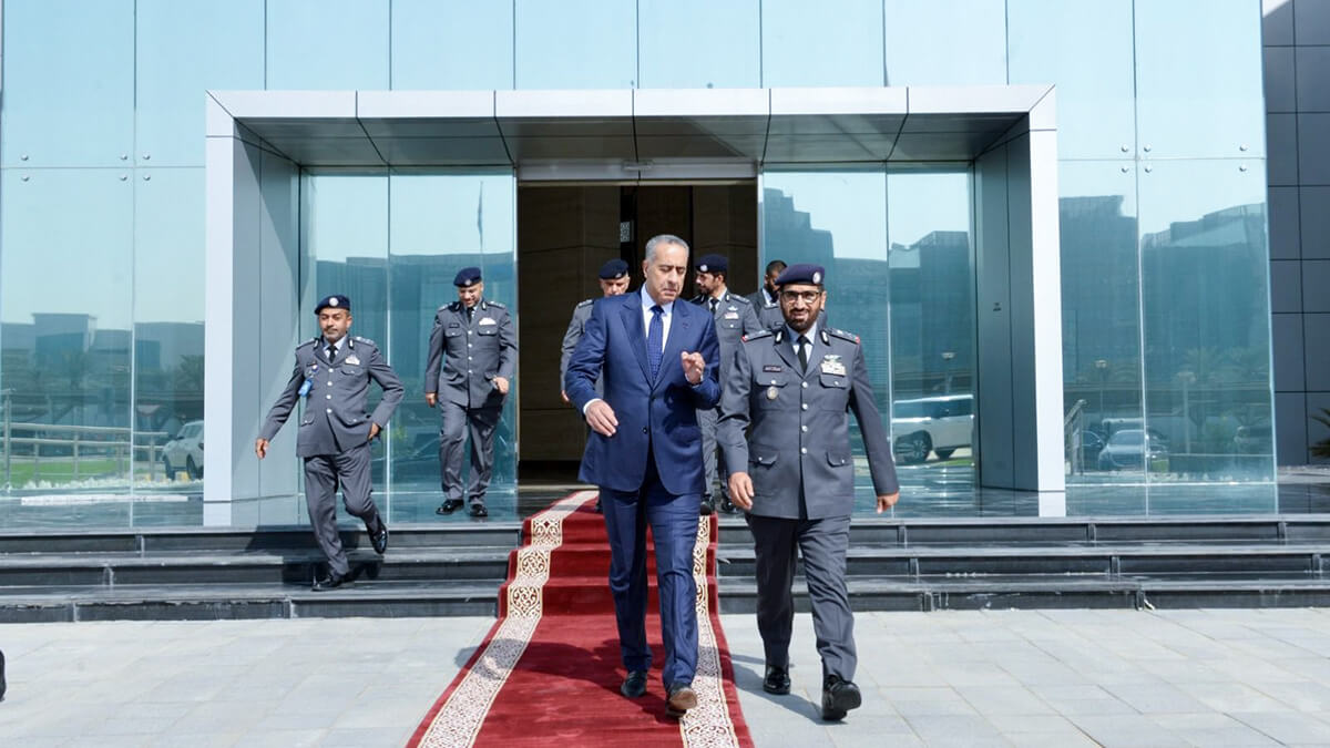 Reunión entre el DG de Seguridad Nacional y Vigilancia del Territorio y el Comandante en Jefe de la policía de Abu Dhabi - PHOTO/MAP