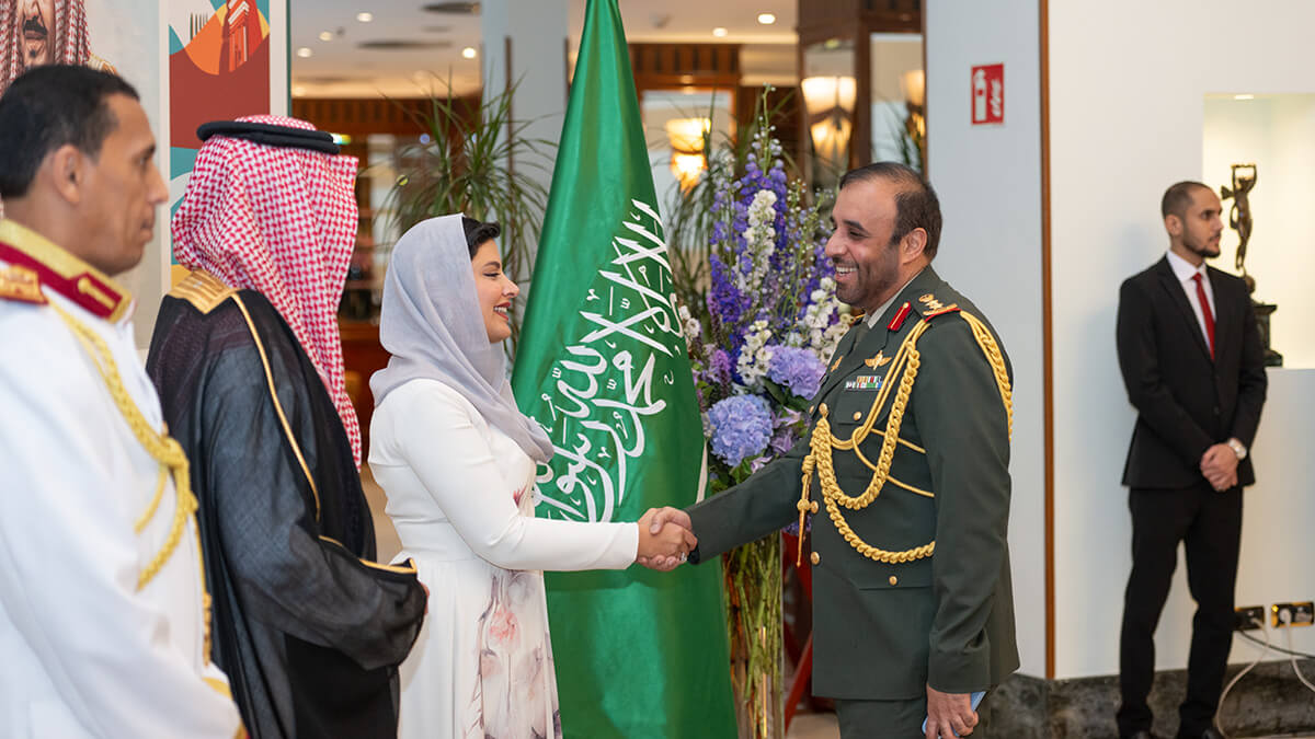 La princesa Haifa Bint Abdulaziz Al Mogrin y asistentes a la celebración del 94º aniversario de la fundación del Reino de Arabia Saudí - PHOTO/ATALAYAR/GUILLERMO LÓPEZ