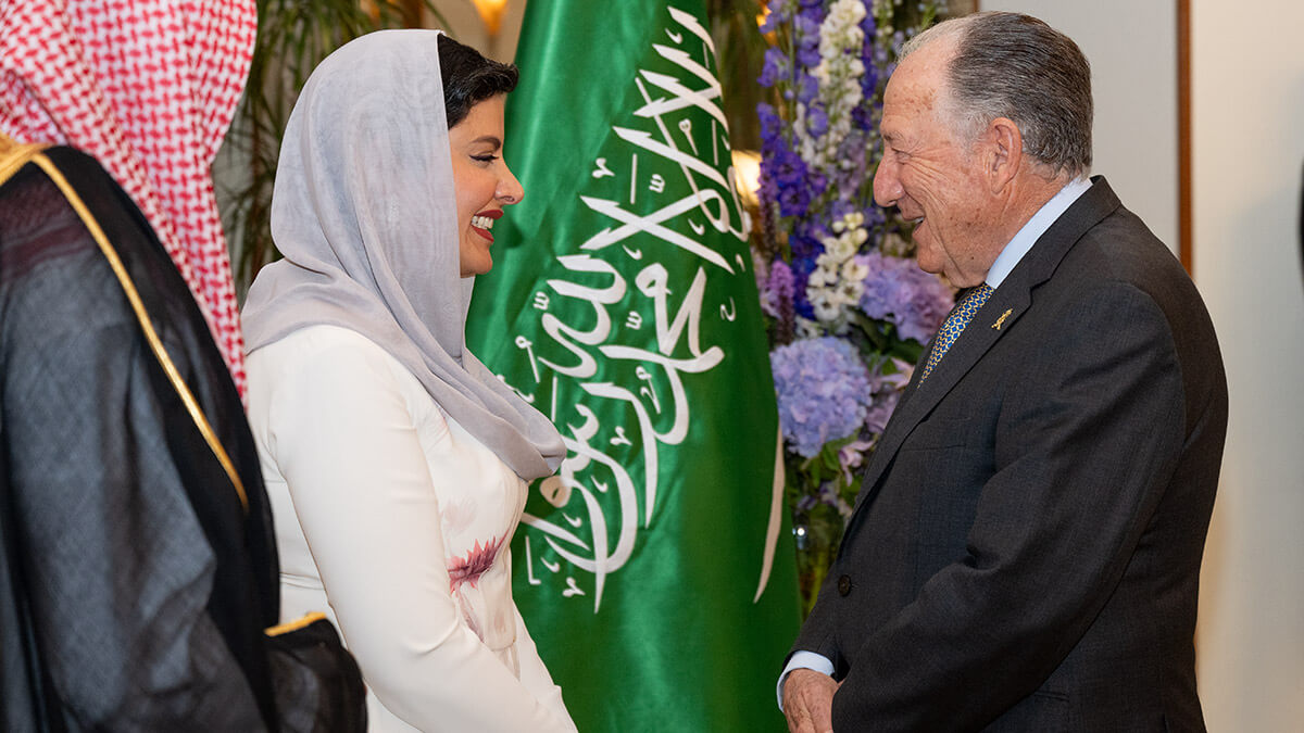 La princesa Haifa Bint Abdulaziz Al Mogrin y asistentes a la celebración del 94º aniversario de la fundación del Reino de Arabia Saudí - PHOTO/ATALAYAR/GUILLERMO LÓPEZ