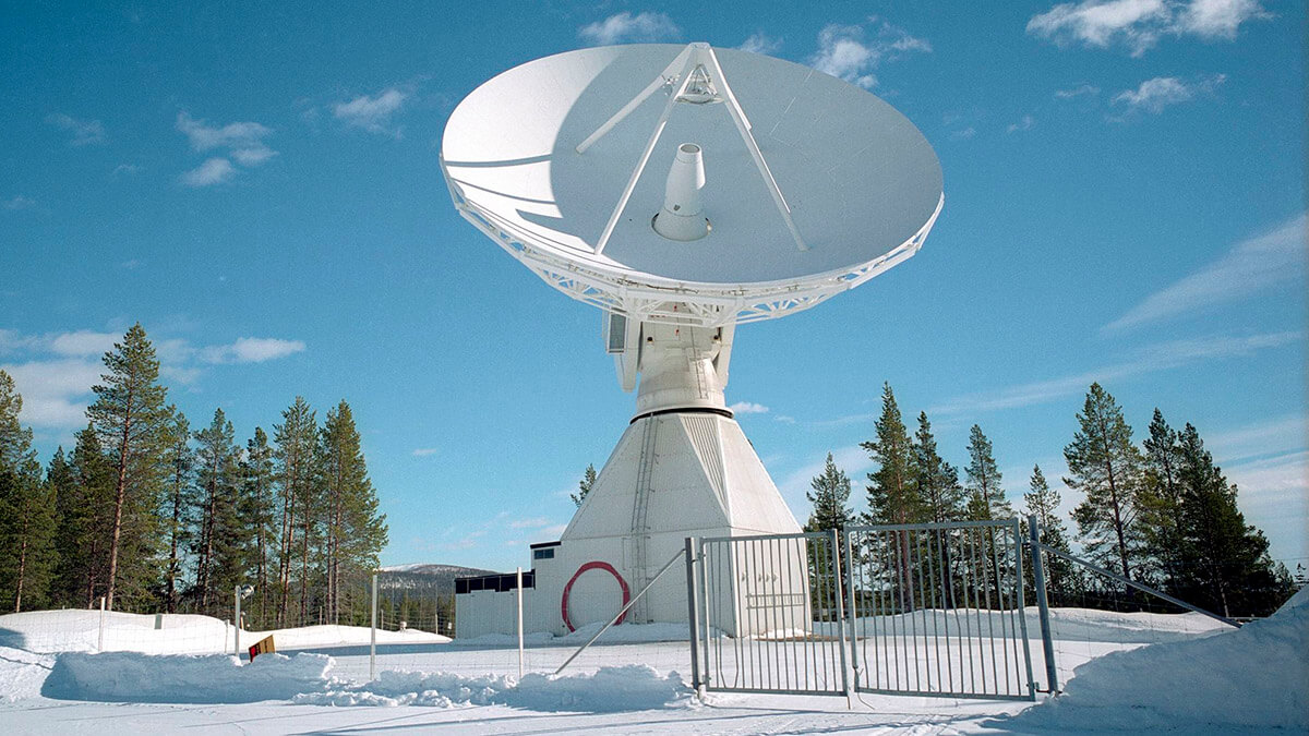 Una vez que la cápsula superviviente de DRACO abandone el satélite enviará los datos obtenidos a la red de satélites Inmarsat, que los volcará sobre las antenas de la ESA por el mundo. En imagen, la de Kiruna, en Suecia - PHOTO/ESA