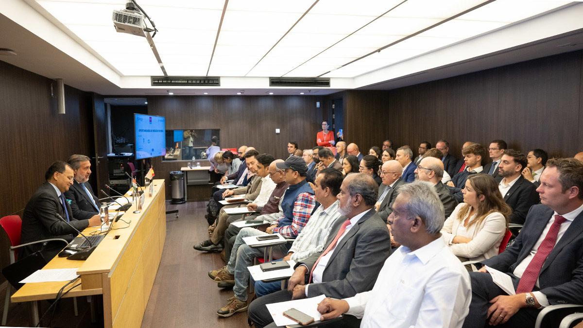Ángel Asensio, junto a Dinesh K. Patnaik,  en el evento - PHOTO/ GUILLERMO LÓPEZ