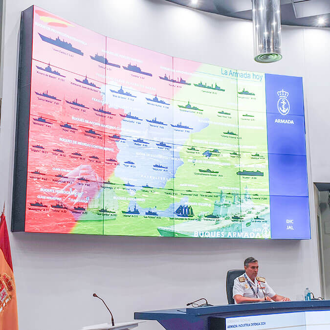 El subdirector de Ingeniería de la Armada, contralmirante Francisco Antón, muestra las actuales principales plataformas de la Marina de Guerra española y una panorámica de los programas tecnológicos más destacados - PHOTO/JPons