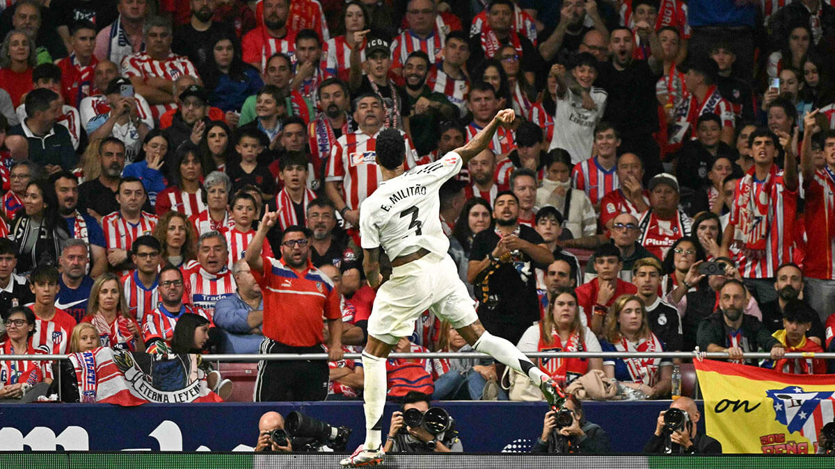 <p>Eder Militao celebra el primer gol de su equipo durante el partido de fútbol de la Liga española entre el Club Atlético de Madrid y el Real Madrid CF en el estadio Metropolitano de Madrid el 29 de septiembre de 2024 - AFP/JAVIER SORIANO </p>