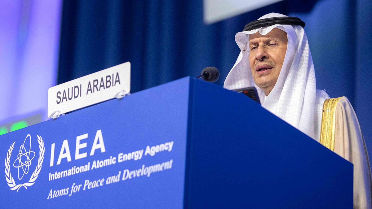 El ministro de Energía de Arabia Saudí, Abdulaziz bin Salman Al Saud, habla durante la 67ª Conferencia General del Organismo Internacional de Energía Atómica (OIEA), una reunión anual de todos los Estados miembros del OIEA, en la sede del organismo en Viena, Austria, el 25 de septiembre de 2023 - AFP/ ALEX HALADA