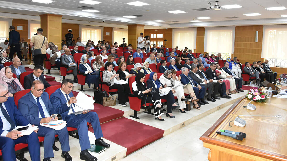 <p>La sesión aprobó por unanimidad el presupuesto para 2025, estimado en 904,5 millones de dirhams, para el que el Estado asignó unos 765 millones de dirhams. Los ingresos autogenerados han experimentado una mejora significativa, especialmente los procedentes de la tasa por servicios prestados en los puertos, que aumentaron en torno al 11 % - PHOTO/ REDES SOCIALES</p>