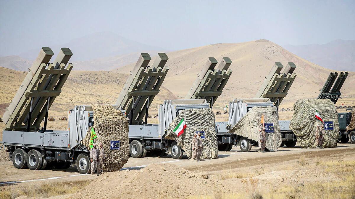 Esta foto proporcionada por la fuerza terrestre de la Guardia Revolucionaria el lunes 17 de octubre de 2022 muestra sistemas de misiles en una maniobra en el noroeste de Irán - PHOTO/ Fuerza terrestre de la Guardia Revolucionaria de Irán vía AP