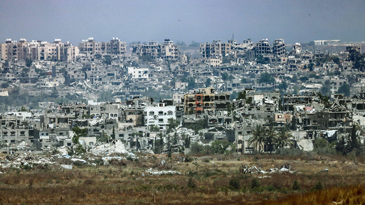 Esta imagen tomada desde la frontera sur de Israel con la Franja de Gaza muestra la destrucción en el territorio palestino el 5 de junio de 2024, en medio del conflicto en curso entre Israel y el grupo militante palestino Hamás - AFP/ JACK GUEZ