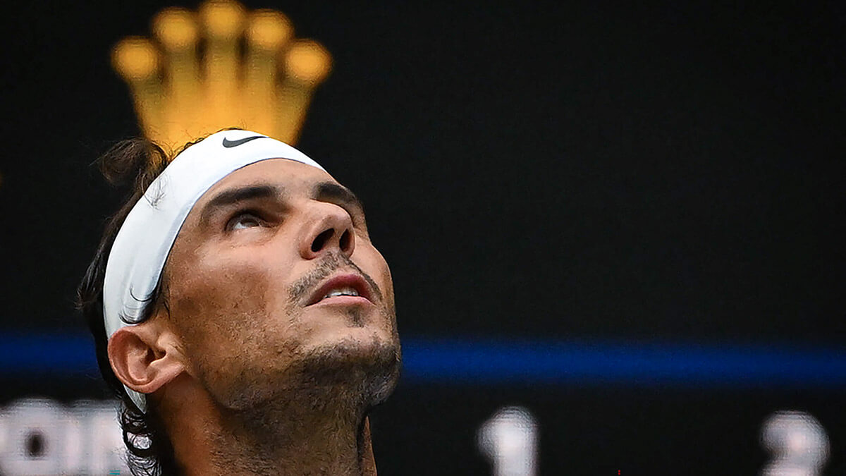 <p>El español Rafael Nadal reacciona mientras juega contra el italiano Lorenzo Sonego durante su partido de tenis individual masculino en el sexto día del Campeonato de Wimbledon 2022 en el All England Tennis Club en Wimbledon, al suroeste de Londres, el 2 de julio de 2022 - AFP/SEBASTIEN BOZON </p>