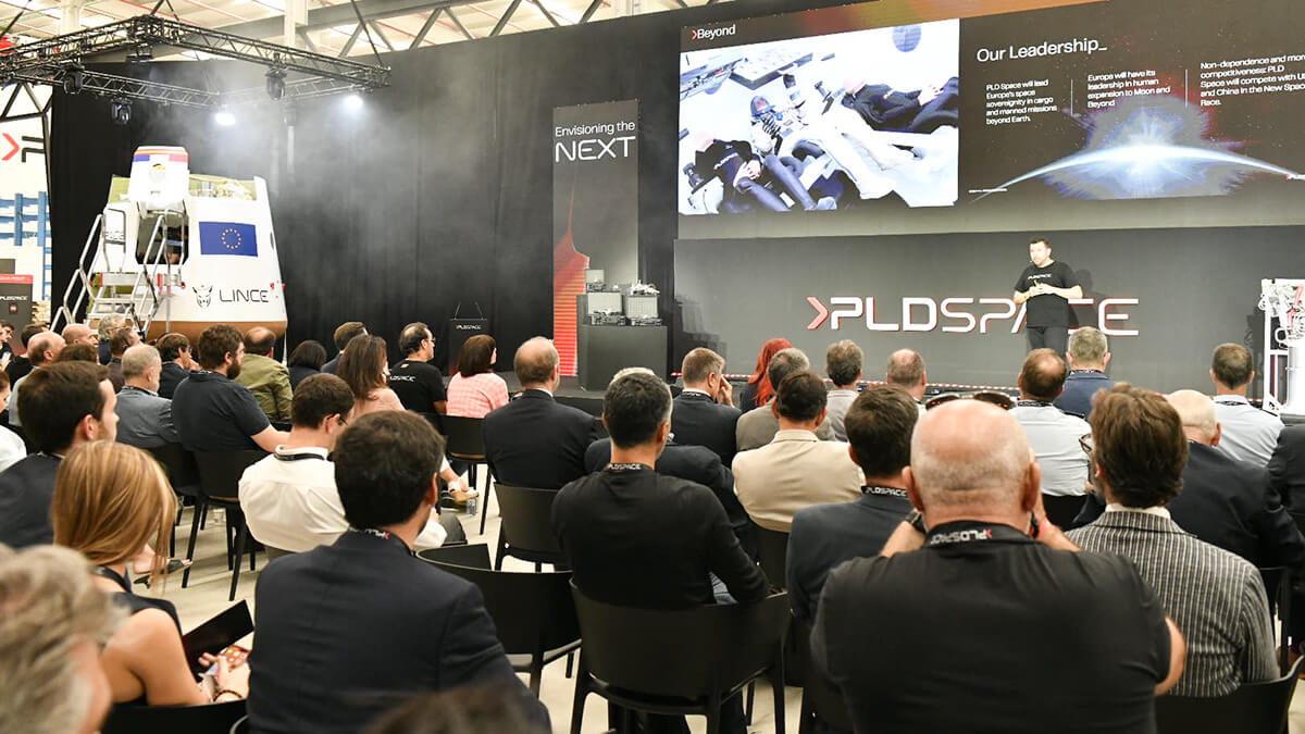 Autoridades civiles y militares y un nutrido grupo de altos directivos del tejido espacial nacional acudieron a la cita de PLD para ser informados de los dos grandes proyectos de la compañía, la familia Miura Next y la astronave Lince - PHOTO/PLD Space