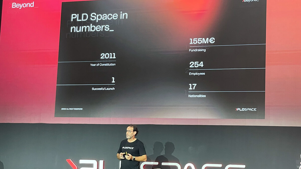 <p>El presidente de PLD, Ezequiel Sánchez, detalla las generalidades de la empresa y, con Raúl Verdú y Raúl Torres, trasladó a la audiencia que su aspiración es liderar la industria espacial europea - PHOTO/PLD Space</p>