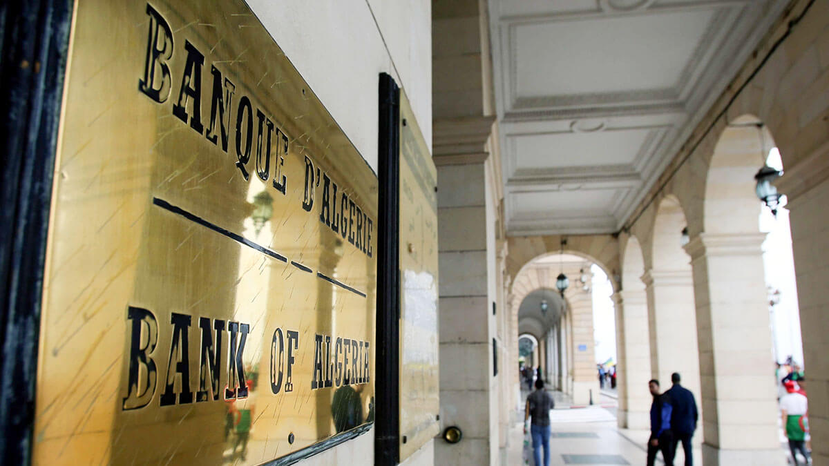 <p>Banco de Argelia en Argel - REUTERS/ RAMZI BOUDINA</p>