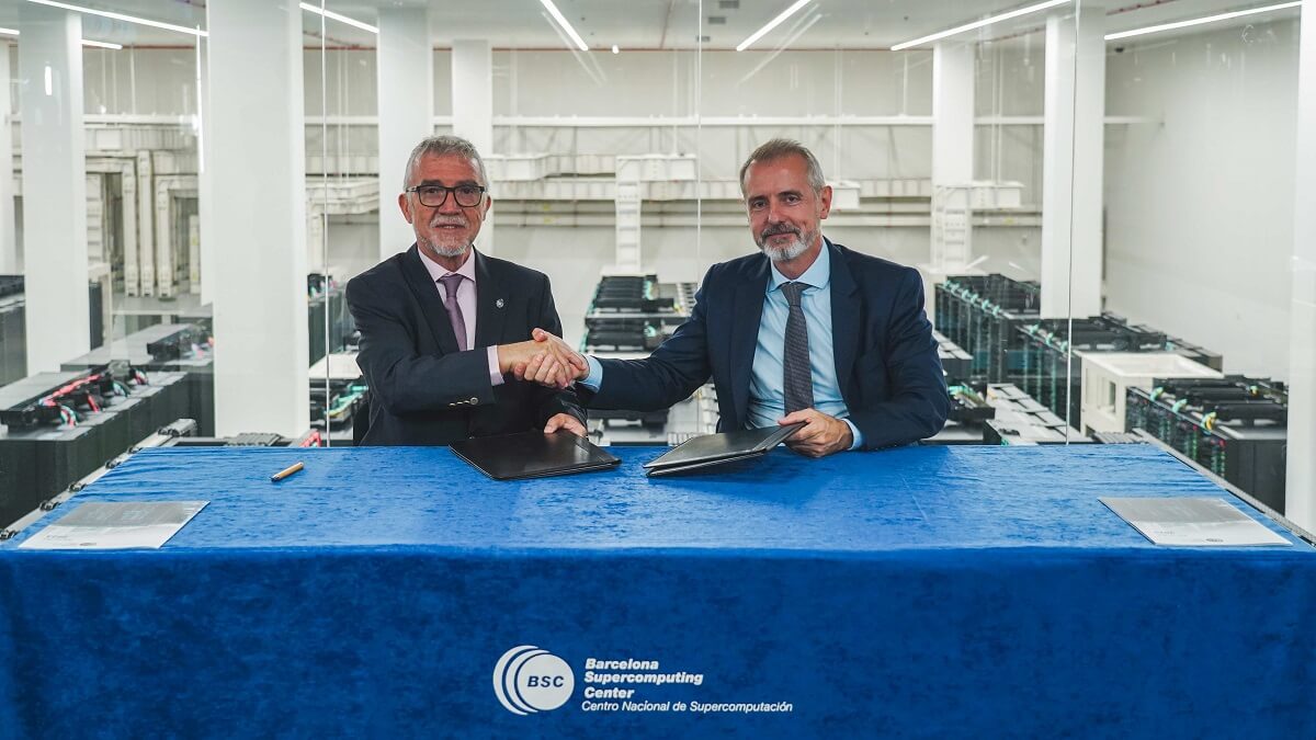 Firma del acuerdo entre Indra y BCS