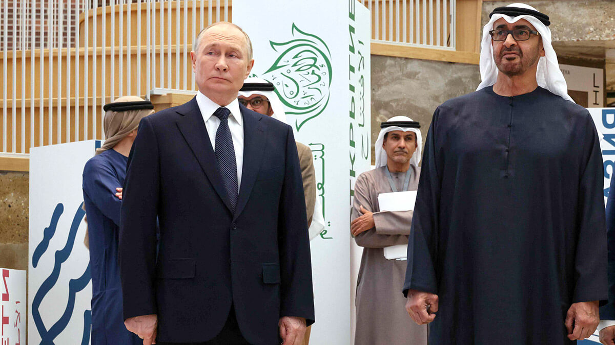 <p>El presidente de Rusia, Vladimir Putin, y el presidente de los Emiratos Árabes Unidos, el jeque Mohamed bin Zayed bin Sultan al-Nahyan - AFP/ SERGEI KARPUKHIN</p>
