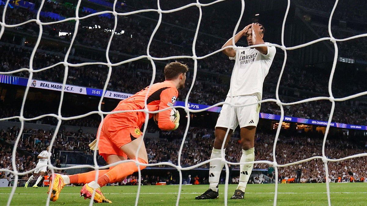 <p>Jude Bellingham del Real Madrid reacciona tras perder una oportunidad de marcar - REUTERS/JUAN MEDINA </p>
