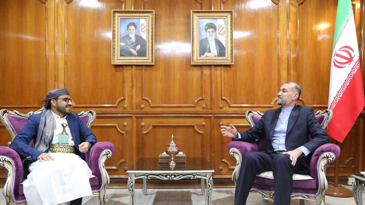 <p>El ministro de Asuntos Exteriores de Irán, Hossein Amir Abdollahian, se reúne con el negociador jefe de la delegación hutí, Mohamed Abdul-Salam, en Mascate, Omán, el 7 de abril de 2024 - PHOTO/Ministerio de Asuntos Exteriores de Irán/WANA </p>