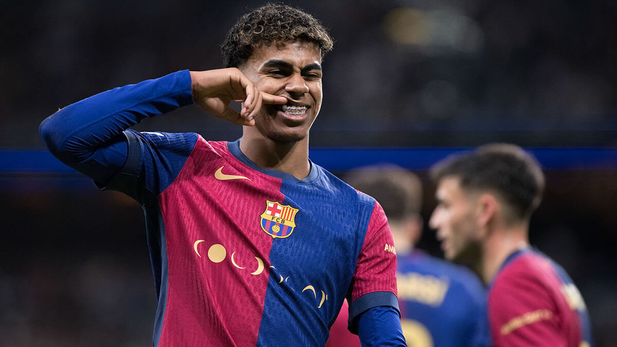 <p>Lamine Yamal del Barcelona celebra un gol durante el partido de La Liga 2024/25 entre el Real Madrid y el FC Barcelona en el Estadio Santiago Bernabéu en Madrid, España, el 26 de octubre - NURPHOTO/ GUILLERMO MARTINEZ vía AFP </p>