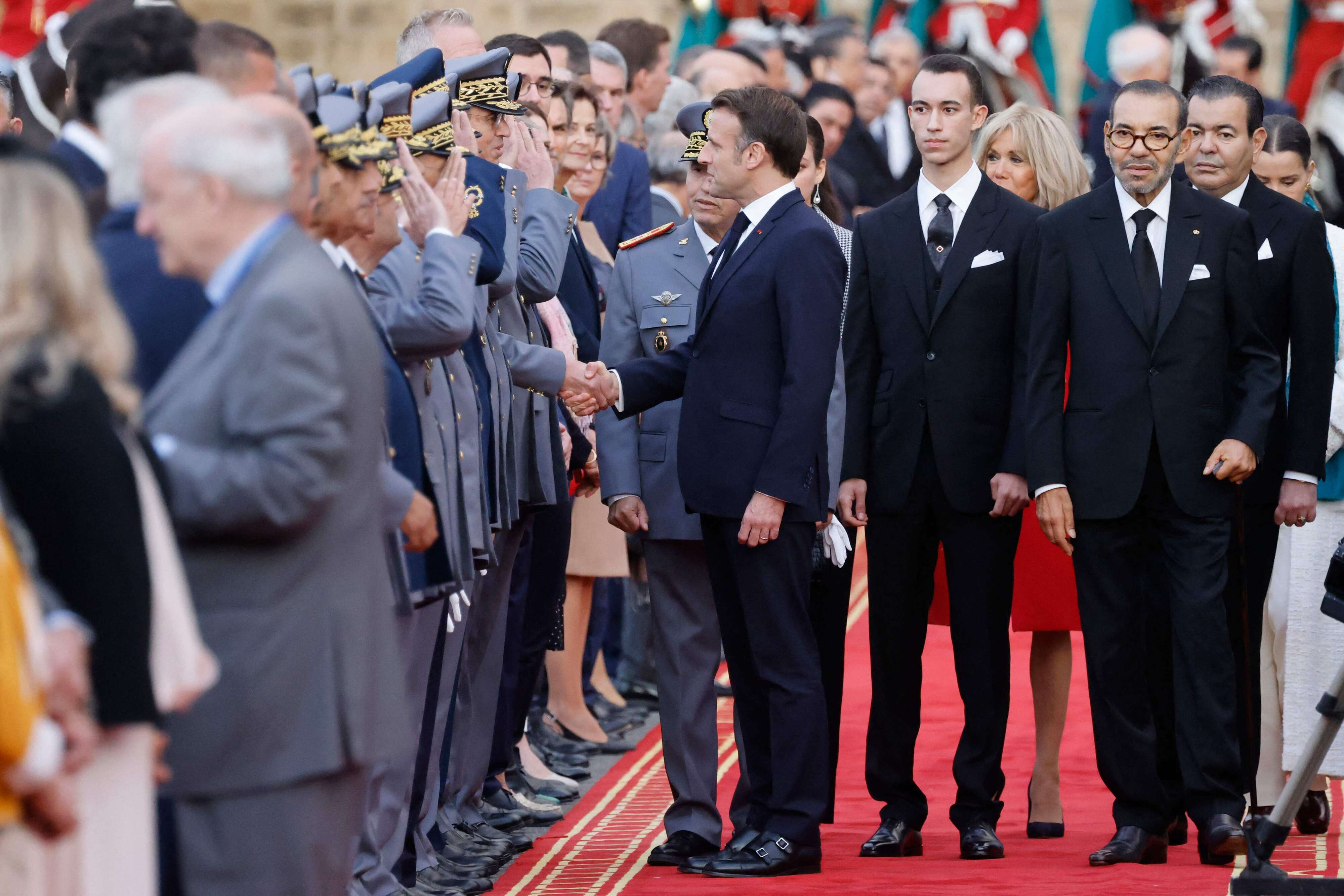 macron saluda mohamed vi.h