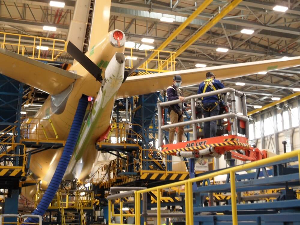 La complejidad de la conversión de un avión de pasajeros Airbus A330 en aeronave militar de reabastecimiento en vuelo MRTT conlleva casi un año de trabajo en la factoría de Getafe (Madrid) del fabricante europeo - PHOTO/JPons
