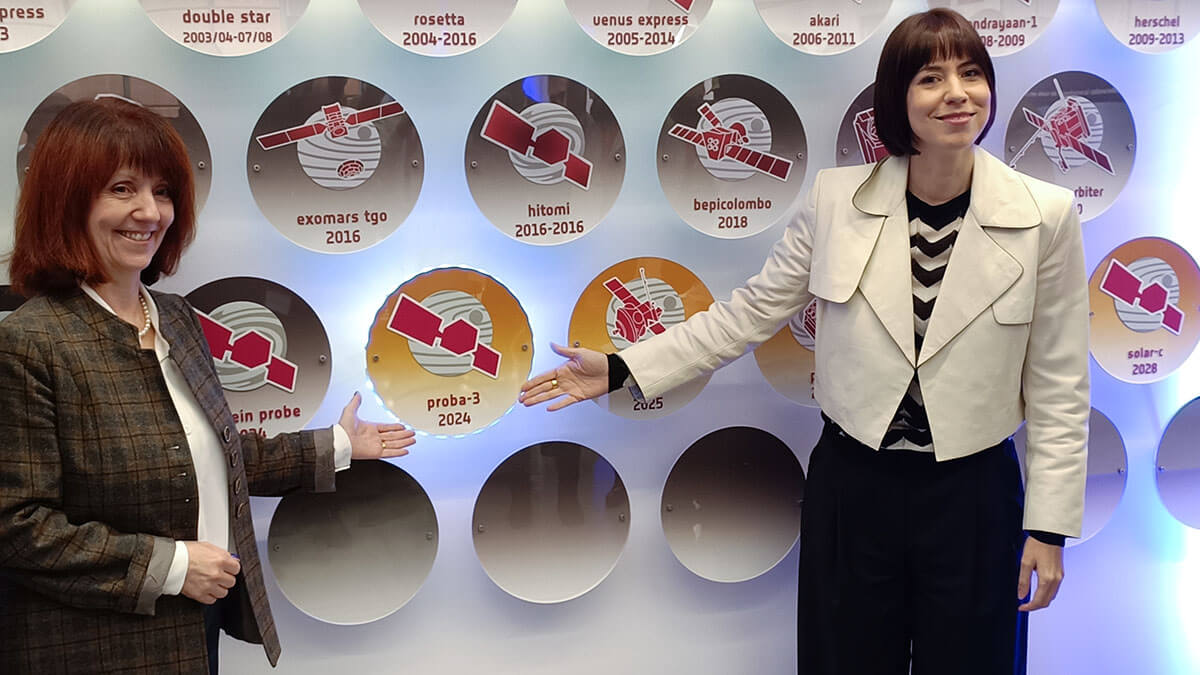 Diana Morant, ministra de Ciencia, Innovación y Universidades y presidenta de la AEE, con la británica Carole Mundell, directora de Ciencia de la ESA, se han empapado de las claves de la misión que capitanea Sener y la industria española - PHOTO/JPons