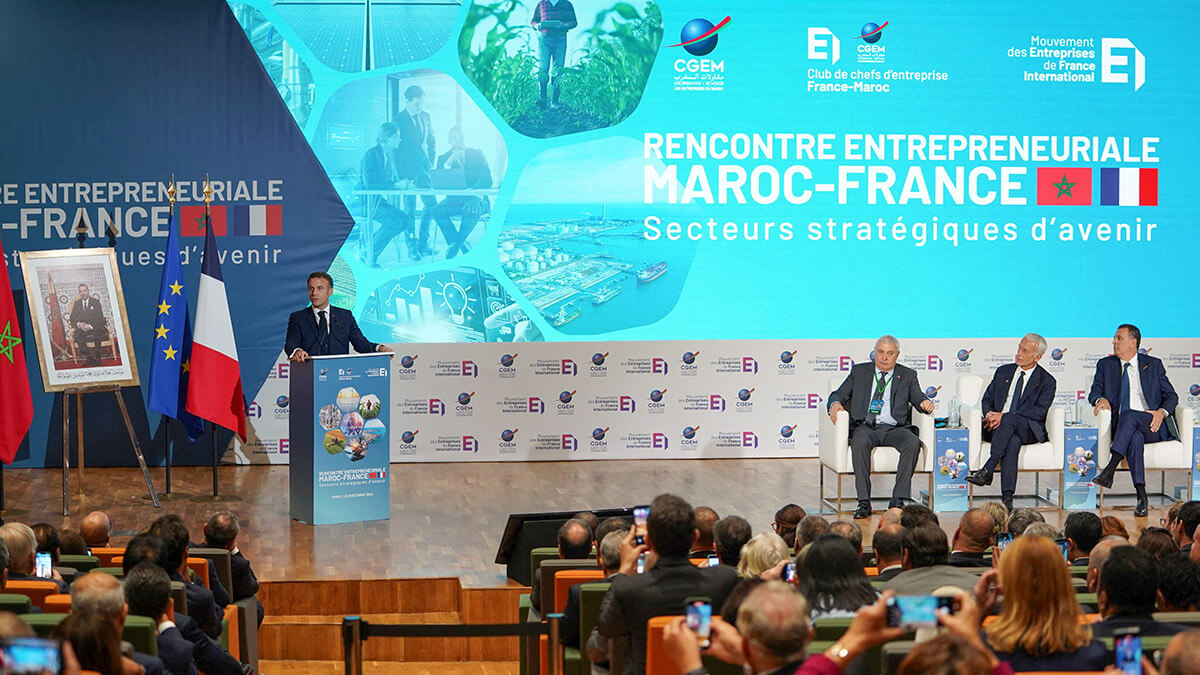 <p>El presidente francés, Emmanuel Macron, habla durante las reuniones empresariales entre Marruecos y Francia en el auditorio de la Universidad Internacional de Rabat, Marruecos, el 29 de octubre de 2024 - REUTERS/ ABDELHAK BALHAKIA </p>