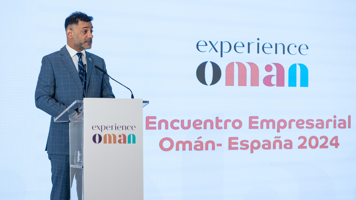 S. E. Azzan Al Busaidi, durante su intervención en el Encuentro Empresarial Omán-España 2024 - ATALAYAR/ GUILLERMO LÓPEZ