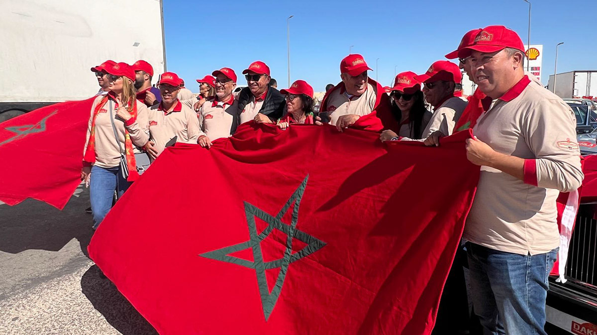 manifestantes bandera