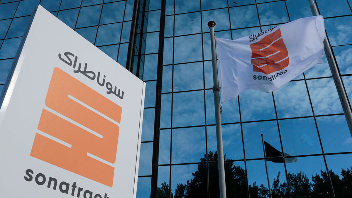 Sede de la empresa estatal de energía Sonatrach se muestra en la sede de Argel - REUTERS/ RAMZI BOUDINA