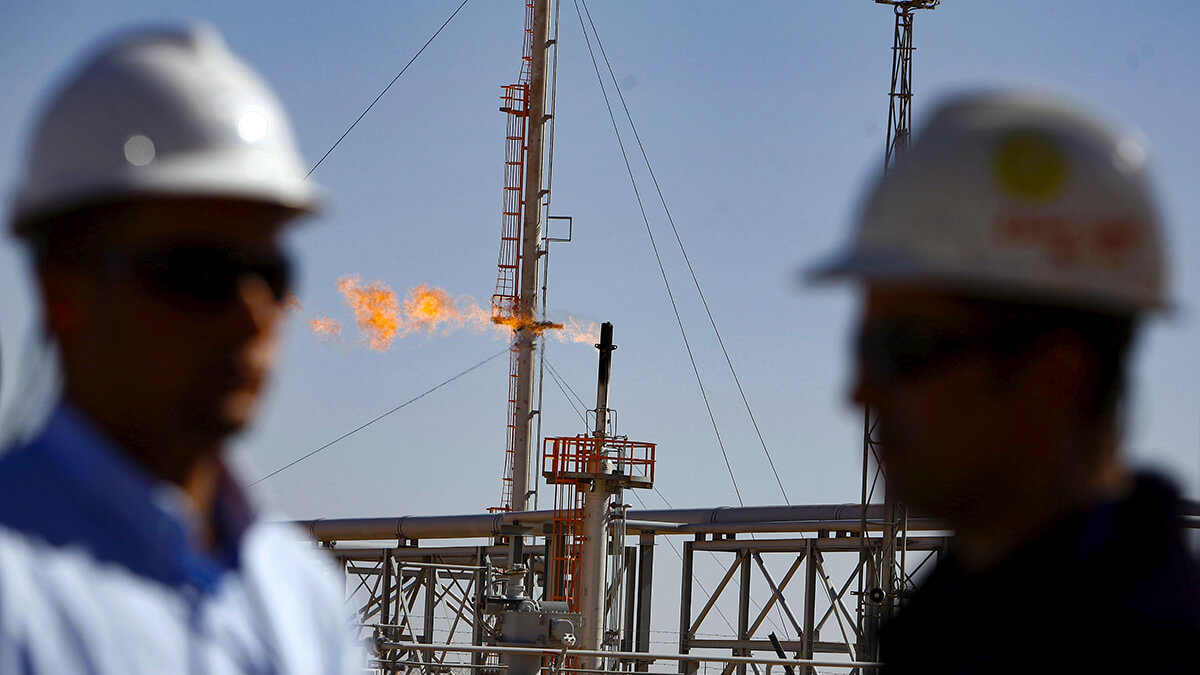 Técnicos en la planta de tratamiento de gas de Krechba, a unos 1200 km (746 millas) al sur de Argel - REUTERS/ZOHRA BENSEMRA 