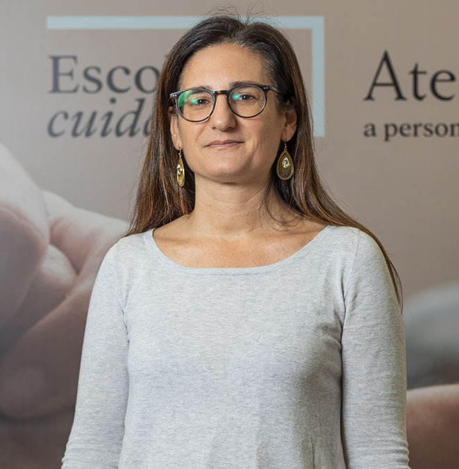 Anna Escolà, psicóloga de uno de los Equipos de Atención Psicosocial (EAPS) del Programa para la Atención Integral a Personas con Enfermedades Avanzadas - PHOTO/ Anabella Condoleo. Fundación "la Caixa"