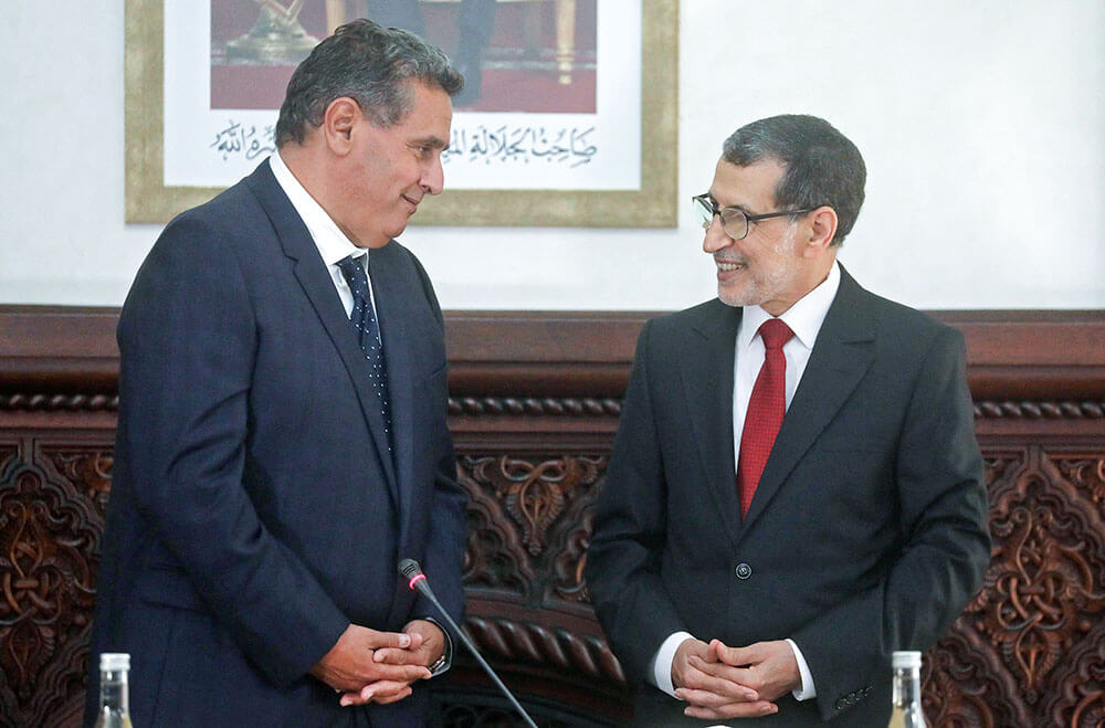 Aziz Akhannouch con su predecesor, Saadeddine Othmani, en la capital marroquí, Rabat, el 8 de octubre de 2021 - PHOTO/ AFP
