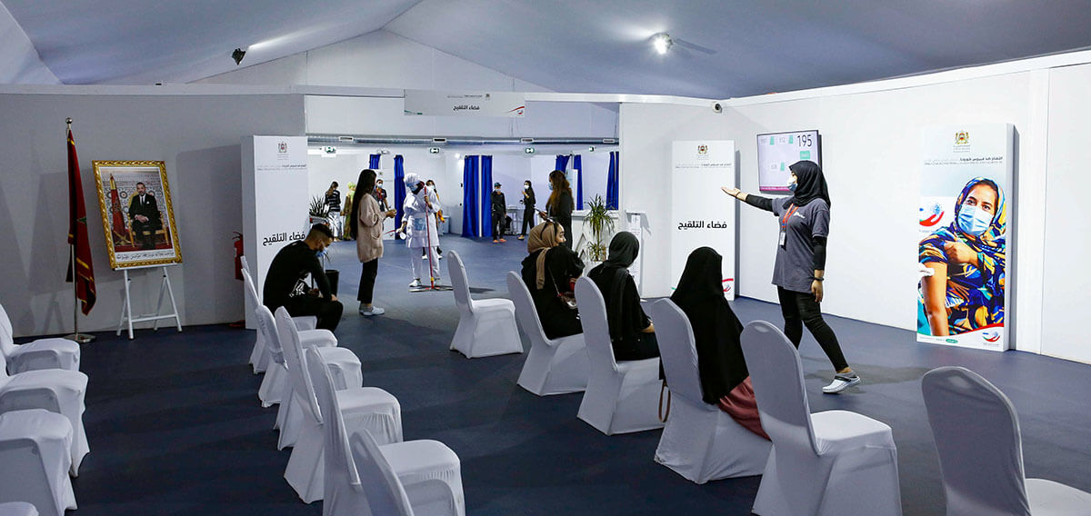 Fotografía de archivo, el primer centro de vacunación digital e integrado en Marruecos fue creado para acelerar las vacunaciones en sintonía con la campaña nacional de vacunación contra el COVID-19 - AP/ ABDELJALIL BOUNHAR