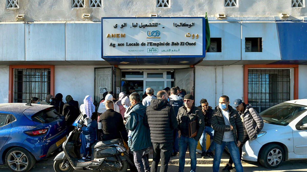 Agencia de empleo local en el barrio de Bab El Oued de la capital Argel - AFP/  RYAD KRAMDI
