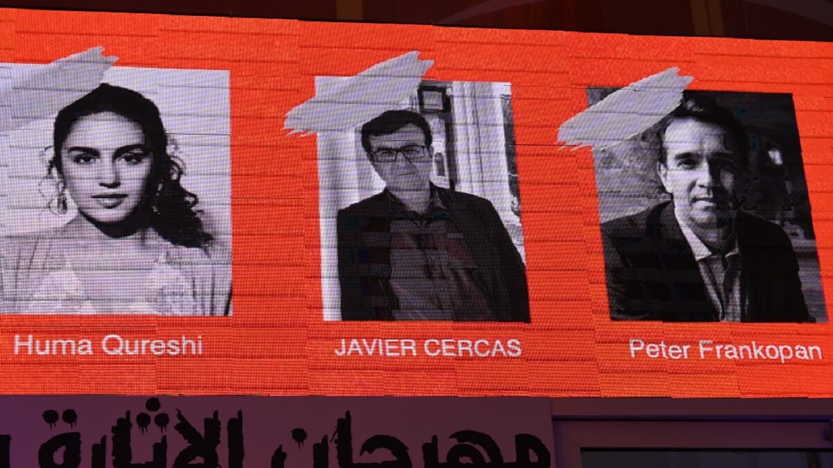 El escritor español, en los anuncios luminosos de la SIBF - PHOTO/ANTONIA CORTÉS