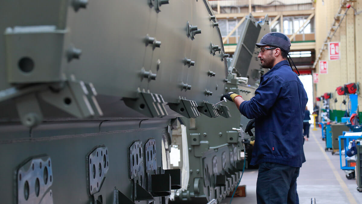 El sector de la industria de defensa terrestre facturó 1.515 millones y tiene en GDELS-Santa Bárbara uno de sus puntales, con sus importantes factorías de Alcalá de Guadaira (Sevilla) y Trubia, en Oviedo - PHOTO/MDE-Rubén Somonte