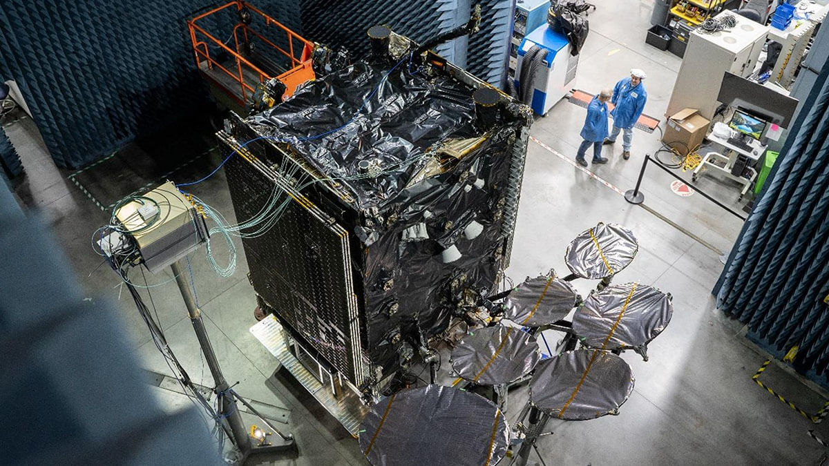 La NRO pone el acento en los pequeños satélites, pero sin descartar continuar con el desarrollo de grandes y costosos satélites de mayores capacidades de observación y resolución - PHOTO/Space Systems Command