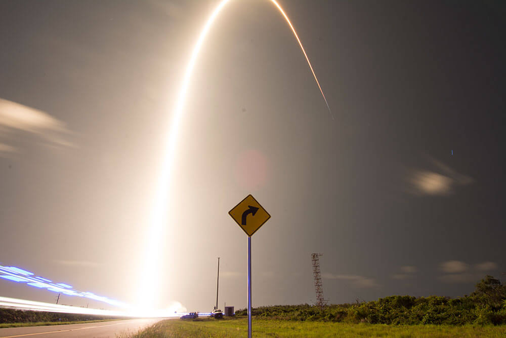 Las cuatro misiones hasta la fecha del Falcón 9 con la nueva generación de satélites espía han partido desde la base espacial de Vandenberg, en la costa de California - PHOTO/USAF-Alex Preisser