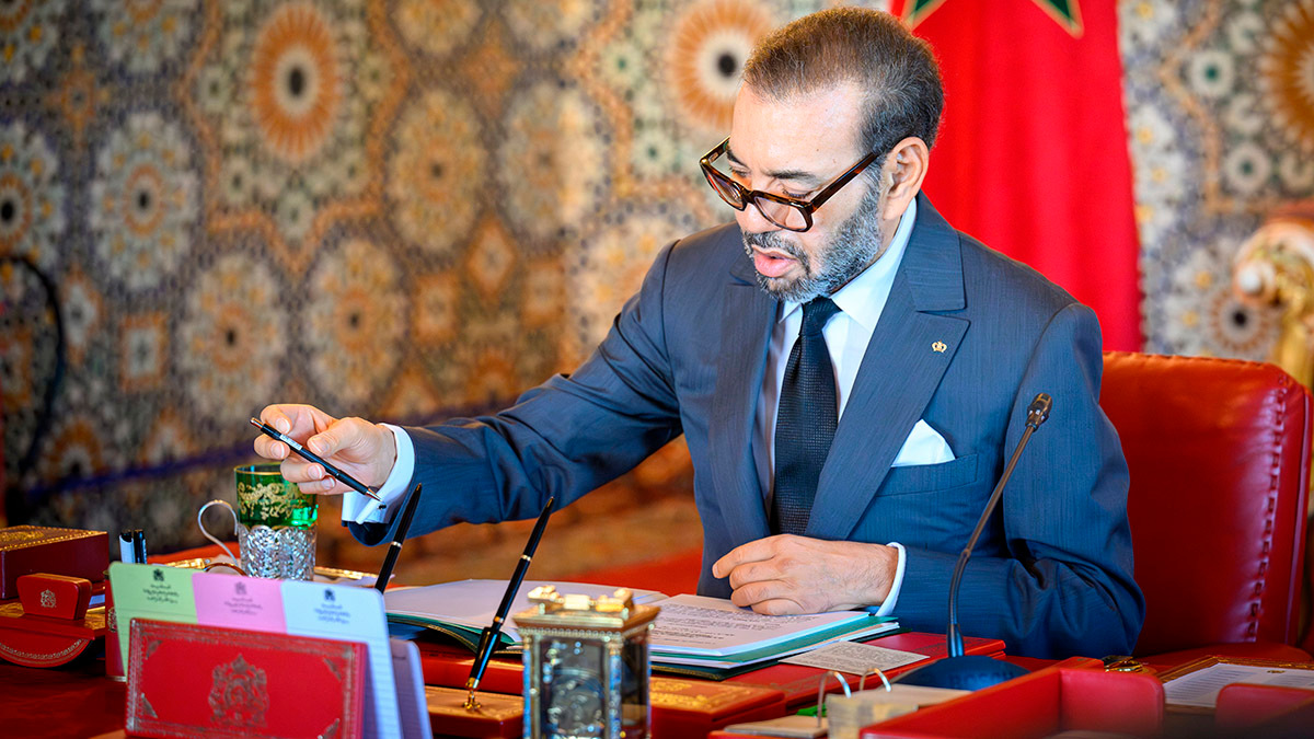 El rey Mohamed VI preside una reunión del Consejo de Ministros en el Palacio Real de Rabat - PHOTO/MAP