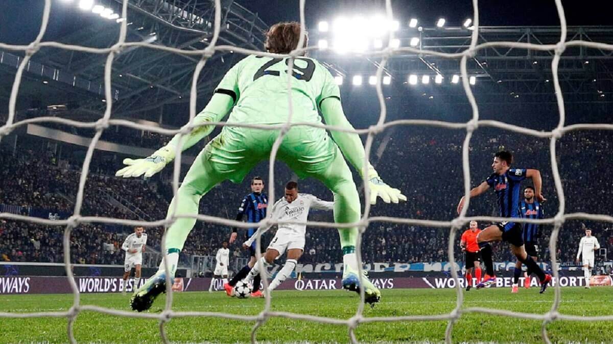 Mbappé en el partido entre Atalanta y Real Madrid - PHOTO/REUTERS/GUGLIELMO MANGIAPANE