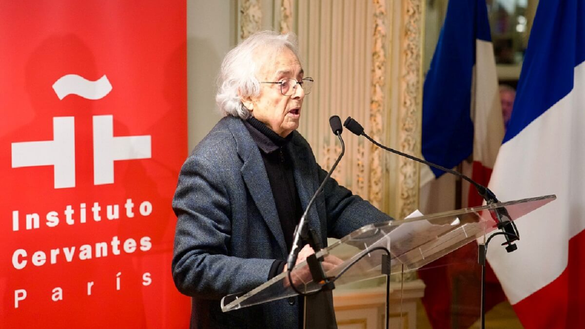 Adonis recibe el Premio Internacional Joan Margarit de Poesía en el Instituto Cervantes de París