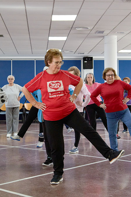 <p>Clases de gimnasia adaptadas a personas mayores. © David Momblan. Fundación "la Caixa"</p>

<p>​</p>
