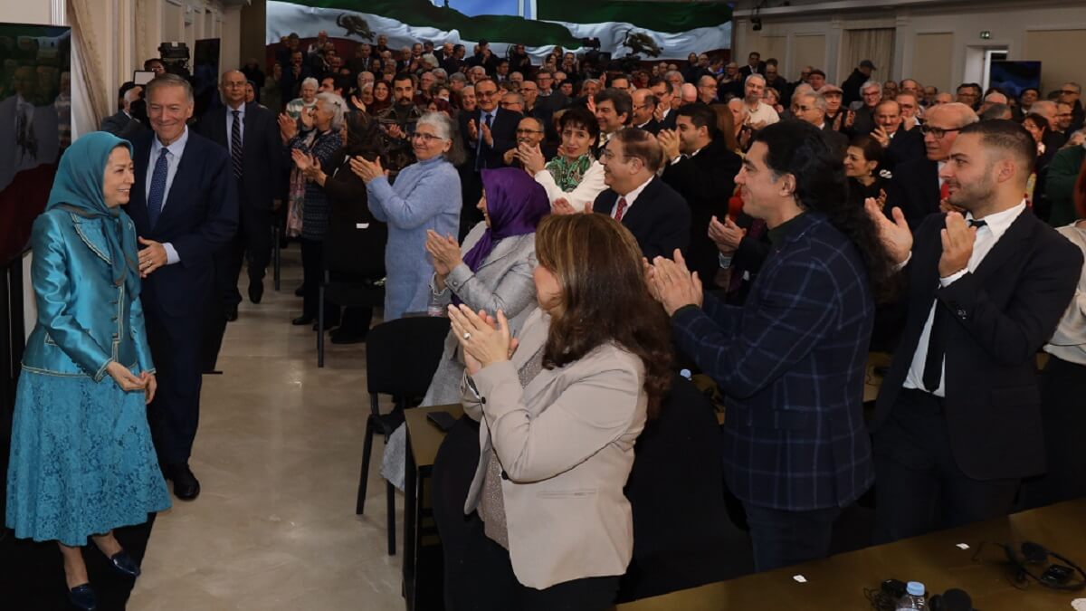 Maryam Rajavi y Mike Pompeo